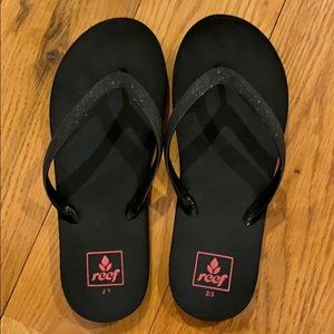 Girls black reef flip flops